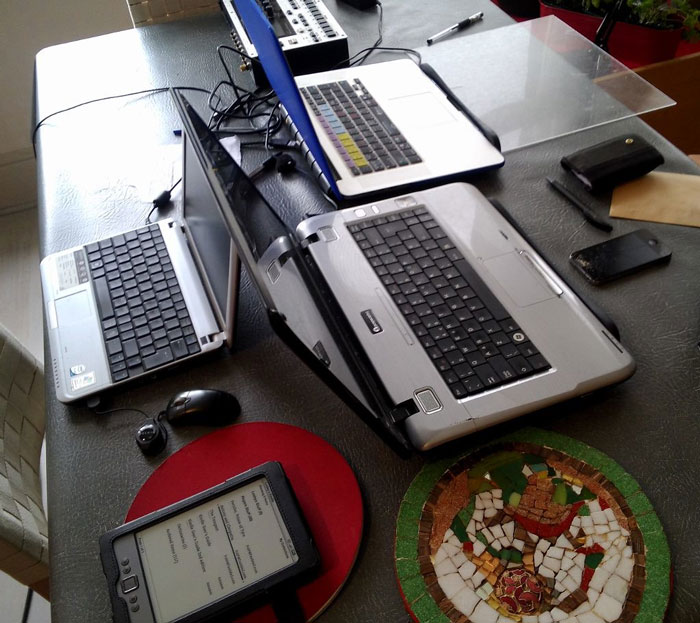 “She Took Breaks As Frequently As The Smokers Did”: Employee Gets Reported For Being On Her Phone During Lunchtime, Ends Up Maliciously Complying “She Took Breaks As Frequently As The Smokers Did”: Employee Gets Reported For Being On Her Phone During Lunchtime, Ends Up Maliciously Complying