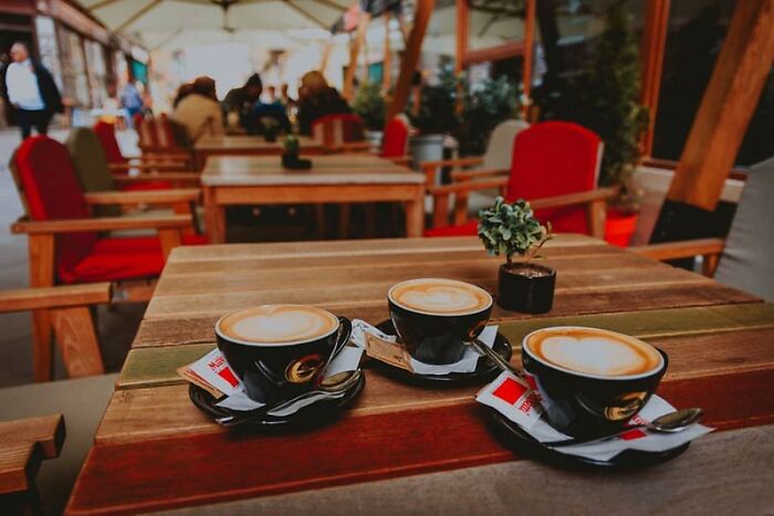 30 Red Flags To Keep An Eye On To Spot A Bad Restaurant, As Shared On This Online Group