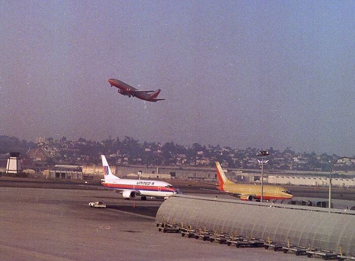 Picture of planes in San Diego International airport in California, USA
