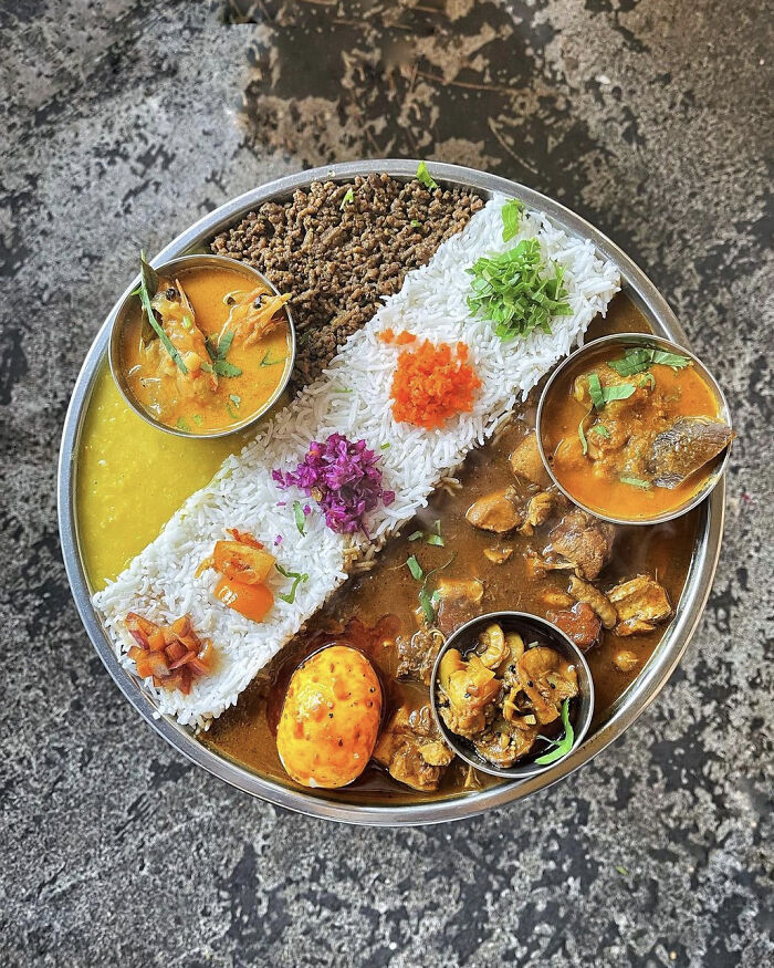 Increíble plato de curry de la tienda local de curry 