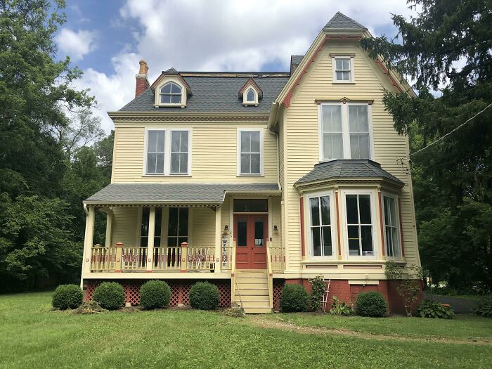 Just Bought This 1858 Victorian House In Illinois