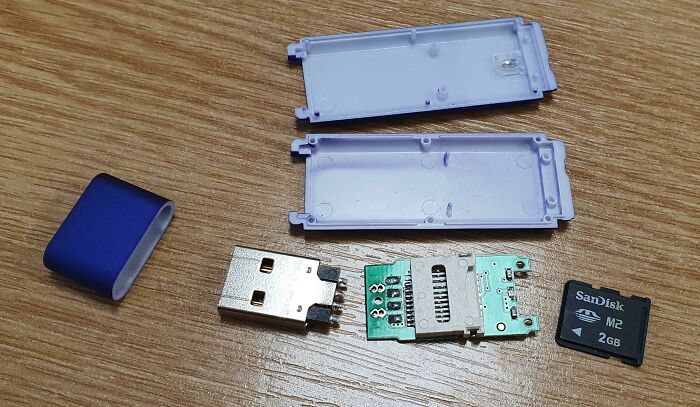 This USB Drive Is Just An SD Card Inside A Casing