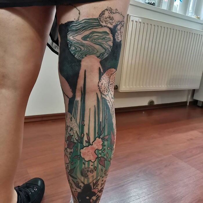 Classic Black Ink Dragons Wrap Around Tattoo On Right Leg