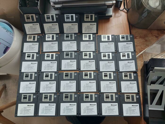 The 27 Installation Disks Of Windows 95