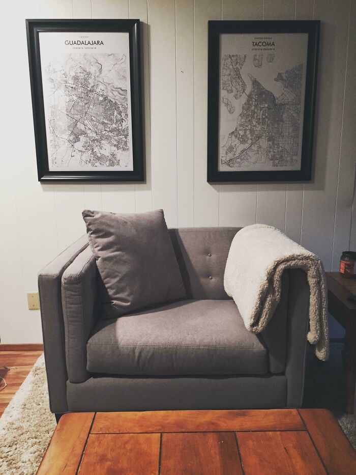 Photo of tiny sofa and art hanging on the wall