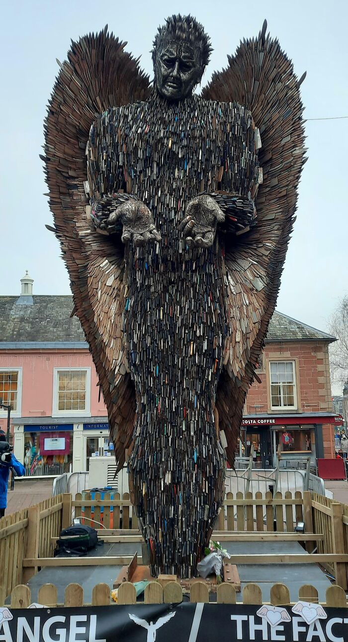 Statue In My Home Town Made Of 100,000 Knives Removed From The UK Streets