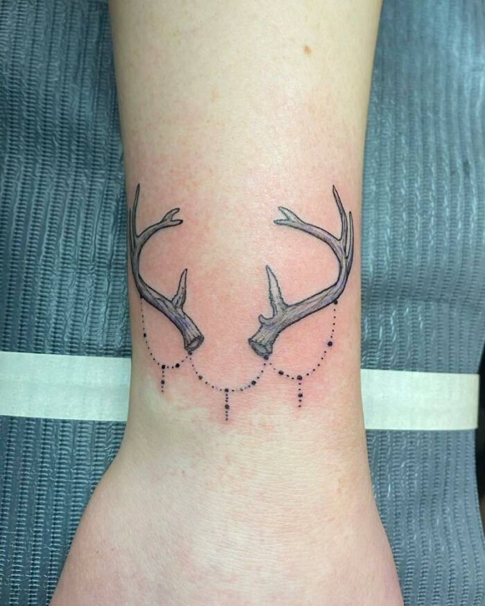 Super Cute Fine Line Antlers! She Based Them Off A Mount Her Dad Has Too