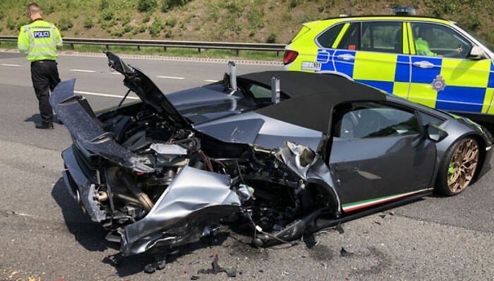 Lamborghini Wrecked In Crash Just 20 Minutes After Purchase