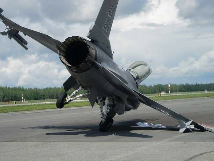 Don't Taxi Your F-16 Behind A B-1 Doing A Full Power Engine Test