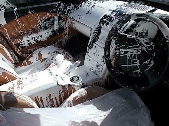 Derrame de pintura en un Maserati