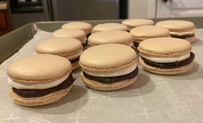 S’mores Macarons. A Fun Dessert Idea!