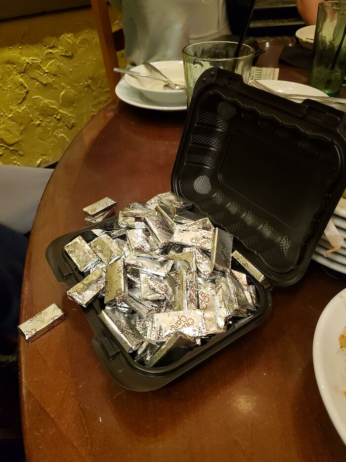 Nuestro camarero del Olive Garden nos dio una caja de caramelos de menta para llevar