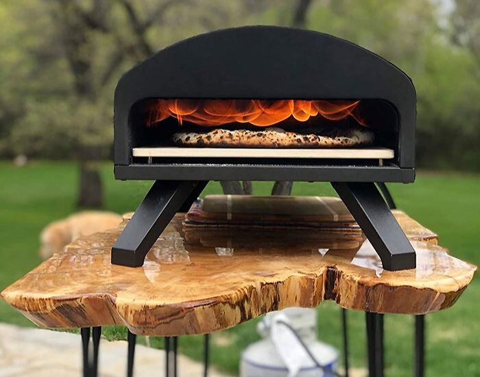 Outdoor pizza oven