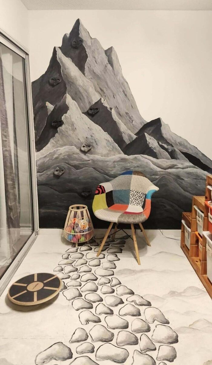Photo of mountain mural painting