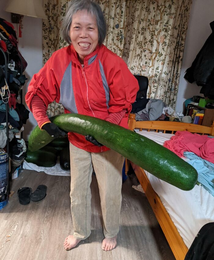 Mi madre me preguntó si quería ver su melón
