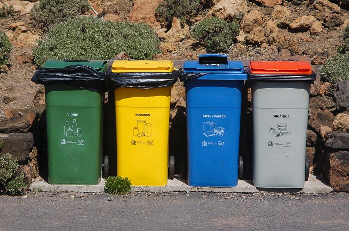 Waste Collectors Share 27 Trashy Things That People Do To Unintentionally Upset Them