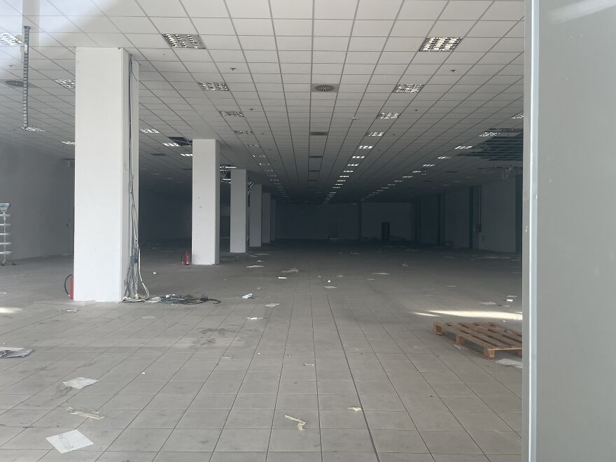 “Comfortable Dystopia”: 6 Photos Of An Abandoned Retail Center