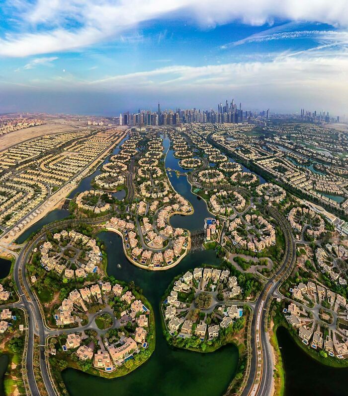 Jumeirah Islands, Inspiring Scenery With An Amazing Background Skyline