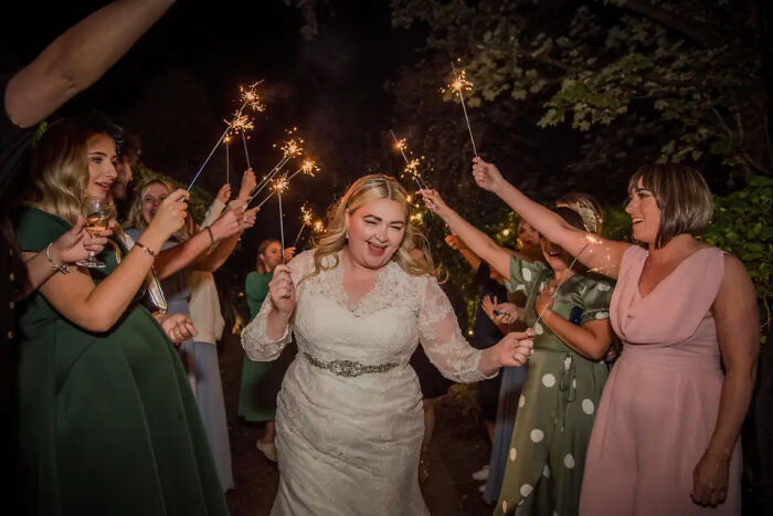 Groom Failed To Show Up For His Wedding, But The Bride Still Continued With The Celebration