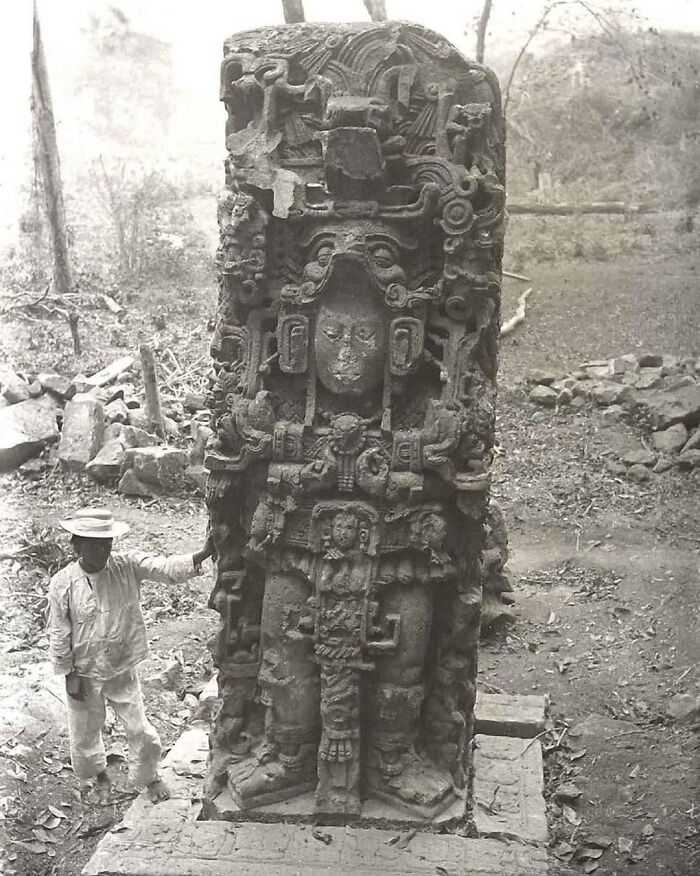 El descubrimiento de una antigua estatua maya en las selvas de Honduras, 1885