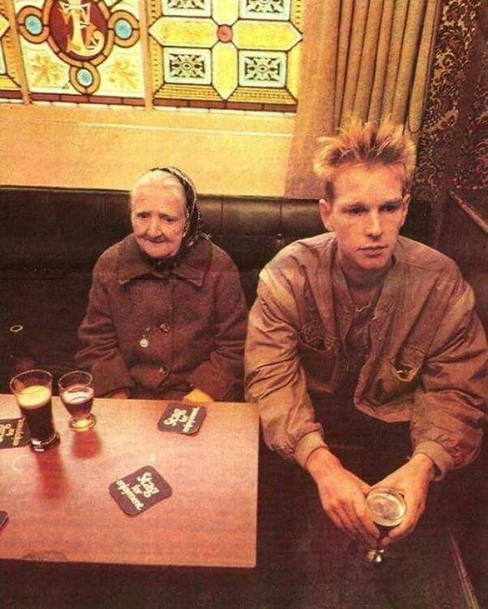 Andy Fletcher de Depeche Mode en el pub Hill 16, Dublín, 1983