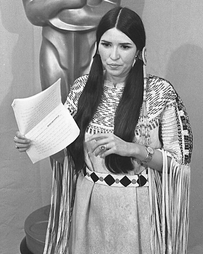 Sacheen Littlefeather Who Refused To Accept An Oscar On Marlon Brando Behalf In 1973 Has Finally Received And Apology From The Academy