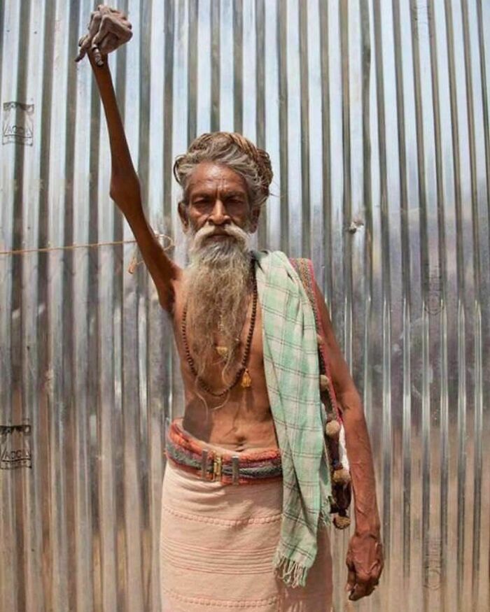 Amar Bharati Is A Hindu Sadhu Who Raised His Right Hand In 1973 And Hasn’t Brought It Down Since. He Sees It As A Devotion To Lord Shiva And A Representation Of His Goal Of Bringing About Universal Peace