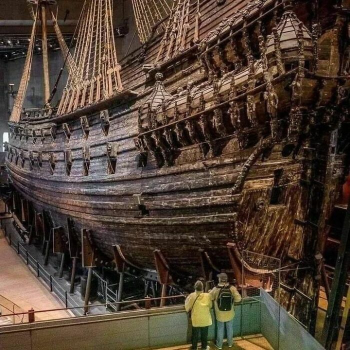 El buque de guerra sueco Vasa se hundió en 1628 a menos de una milla de su viaje inaugural y fue recuperado del fondo del mar después de 333 años casi completamente intacto