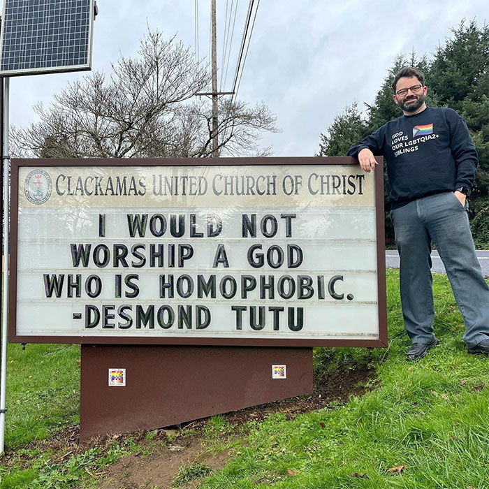No adoraría a un Dios homófobo - Desmond Tutu