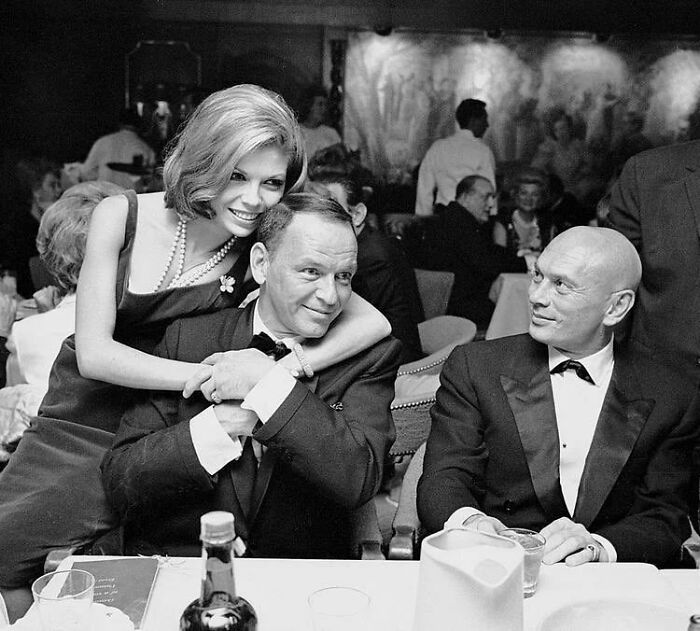Nancy Sinatra Pictured With Her Father Frank And Family Friend Yul Brynner At The Sands Hotel In Las Vegas, 1965