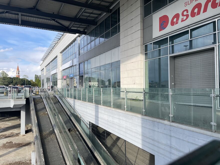 “Comfortable Dystopia”: 6 Photos Of An Abandoned Retail Center