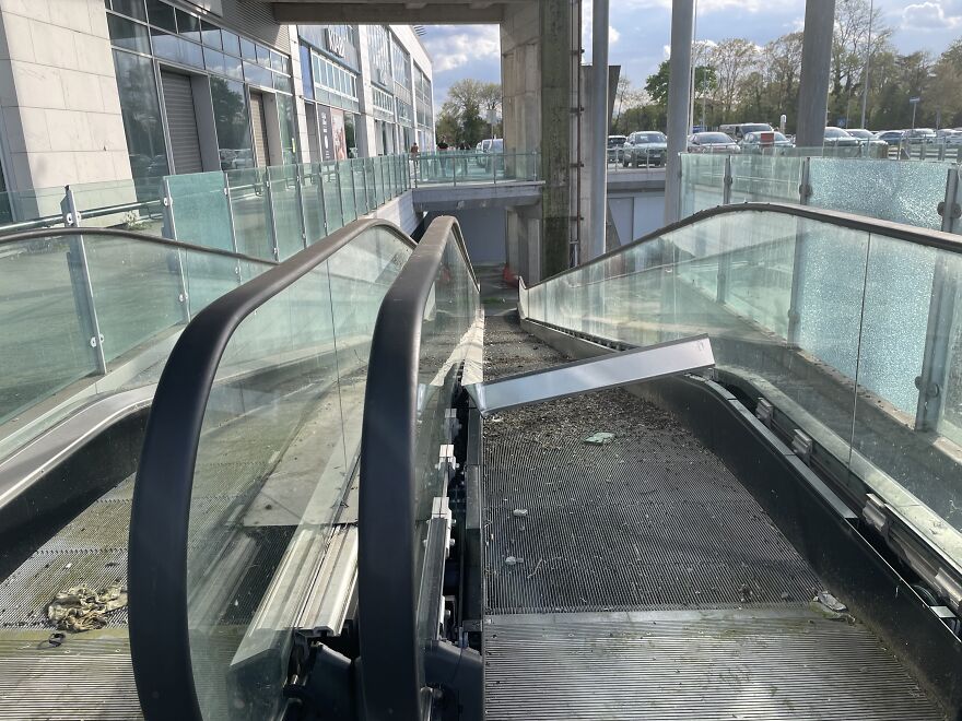 “Comfortable Dystopia”: 6 Photos Of An Abandoned Retail Center