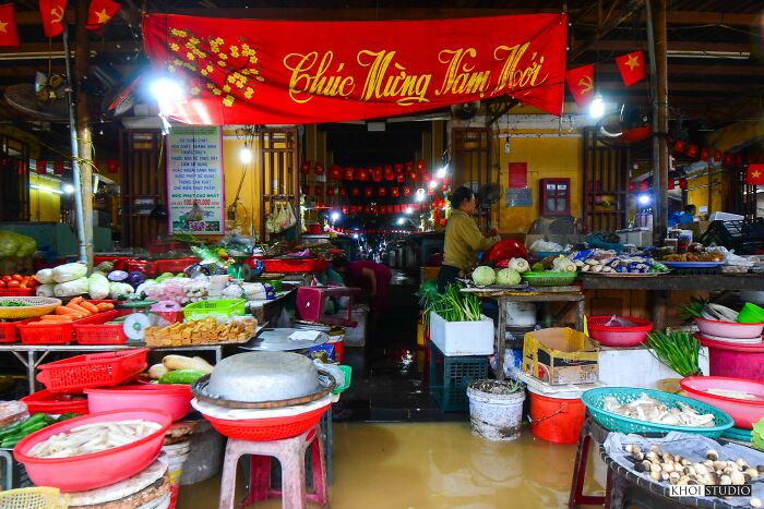 I Travelled To Hoi An, Vietnam, And Took Pictures To Show What People’s Life Looks Like During Flood Season I Travelled To Hoi An, Vietnam, And Took Pictures To Show What People’s Life Looks Like During Flood Season