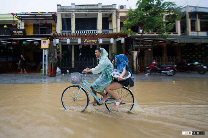 I Travelled To Hoi An, Vietnam, And Took Pictures To Show What People’s Life Looks Like During Flood Season I Travelled To Hoi An, Vietnam, And Took Pictures To Show What People’s Life Looks Like During Flood Season