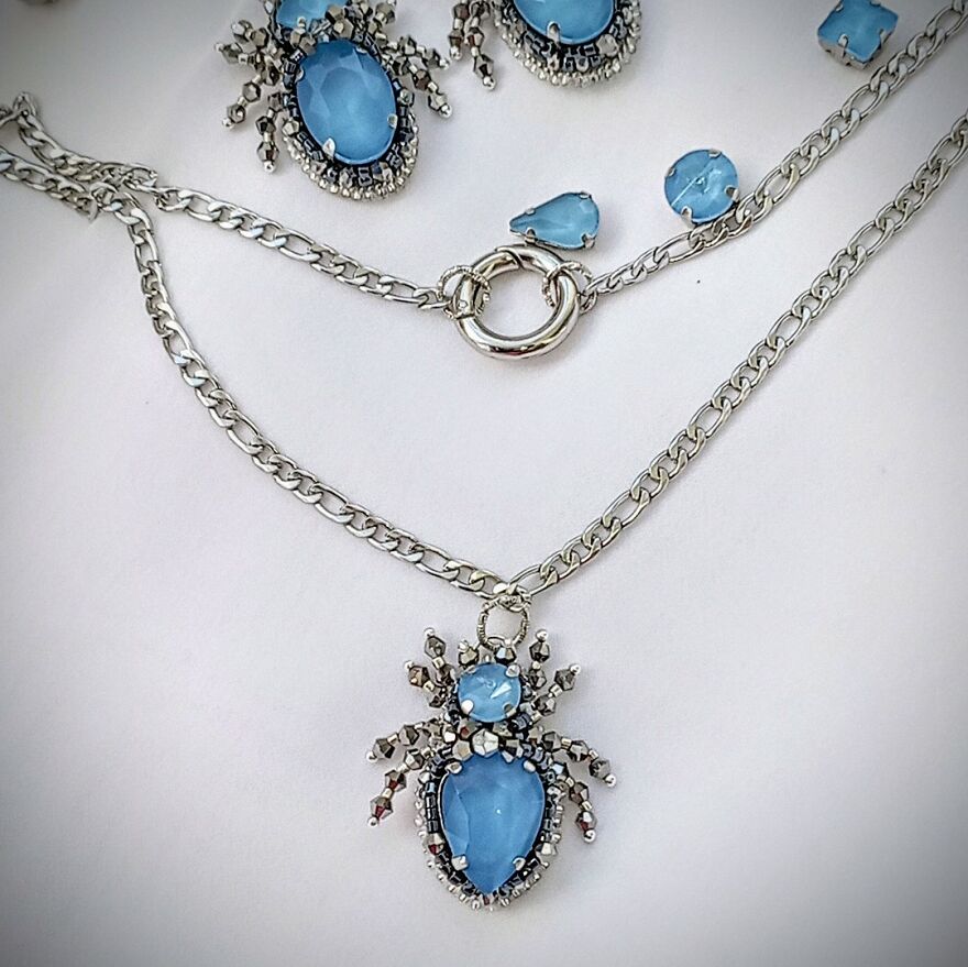 My First Beaded Spiders🕷 (4 Pics)