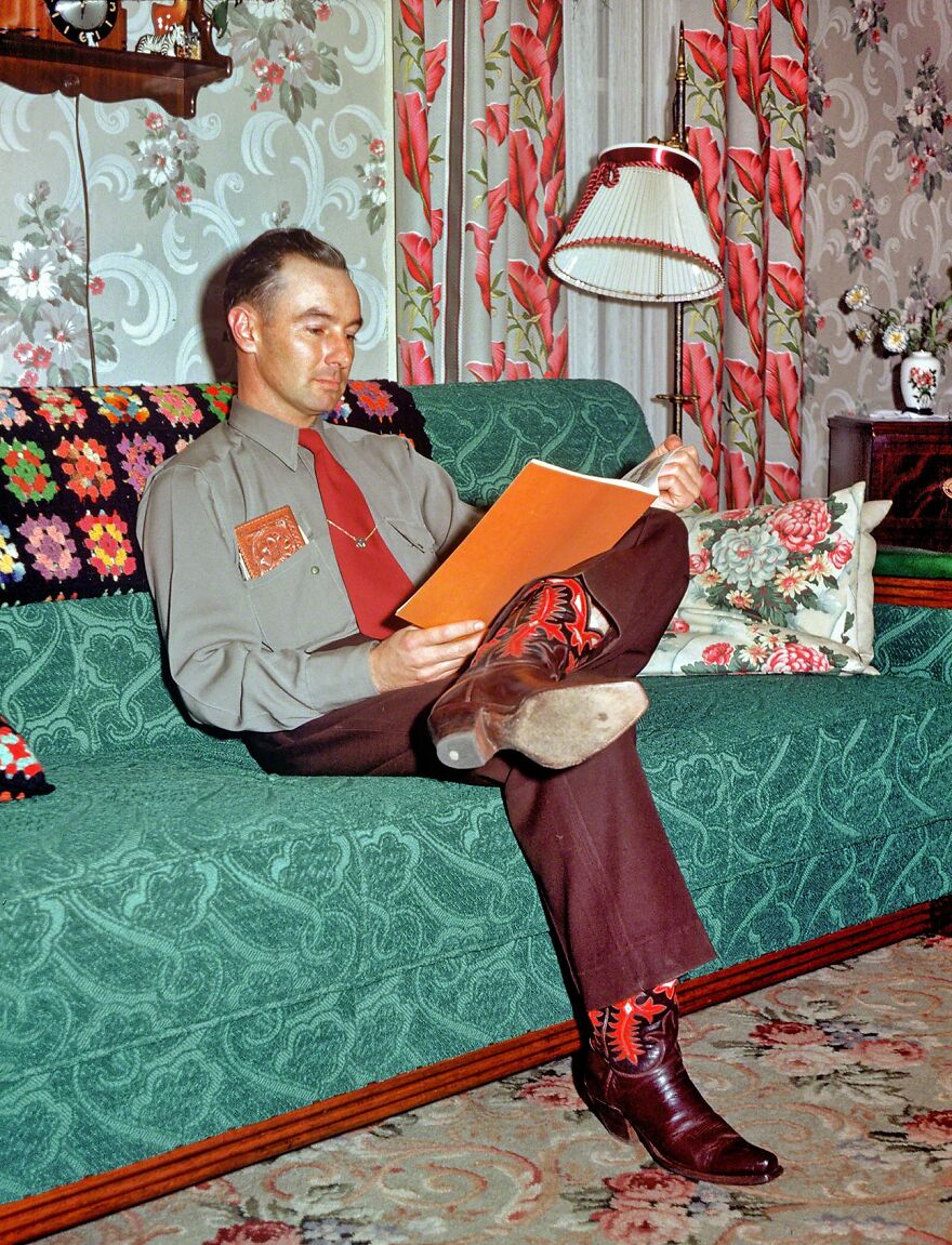 Leslie On The Couch, 1952