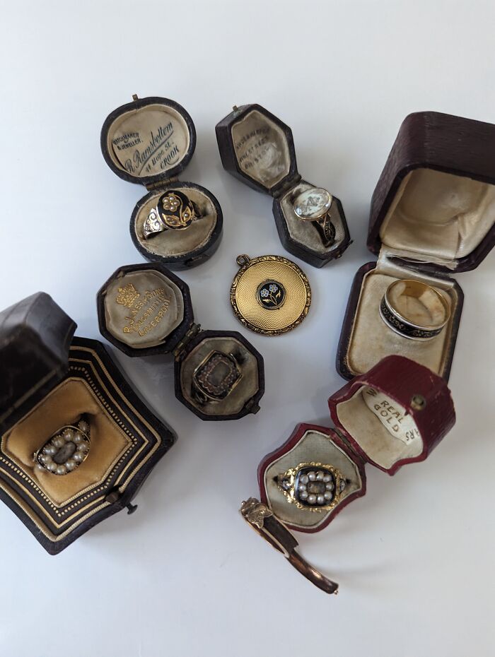 Memento Mori Rings And Lockets From 1700-1869