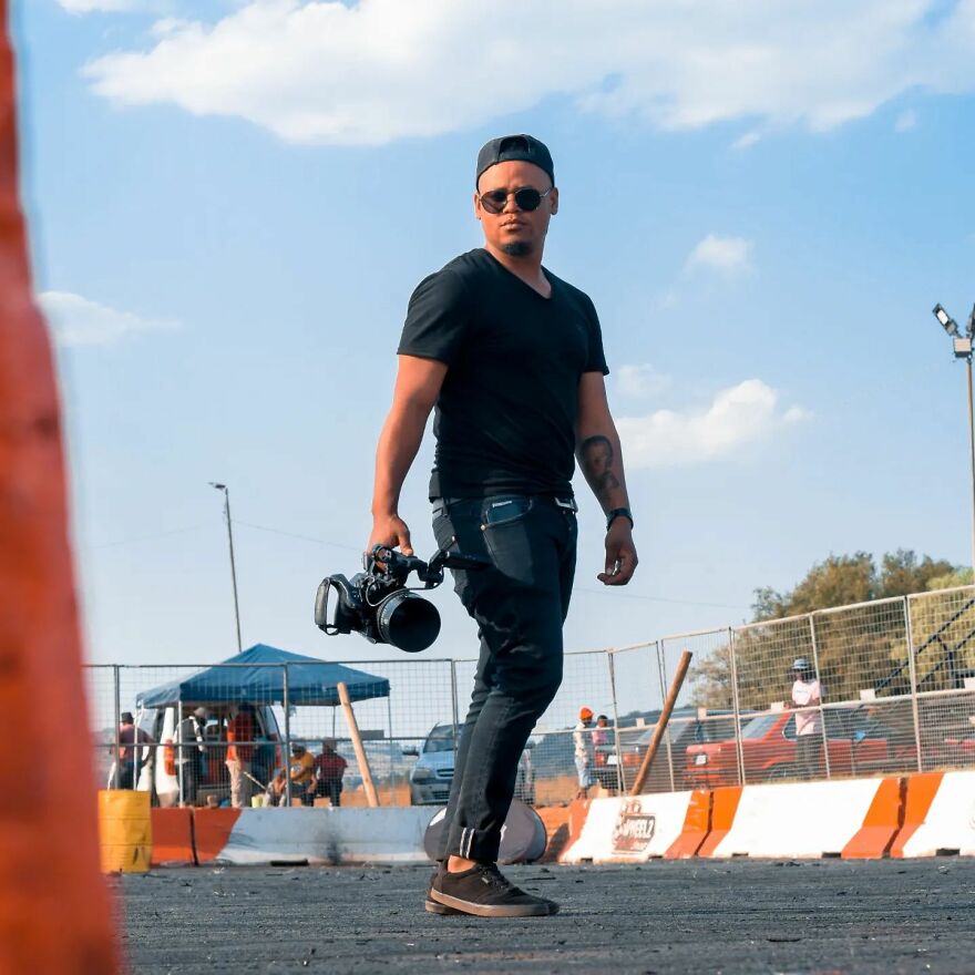 Woman Demands Refund From Wedding Photographer Four Years Later