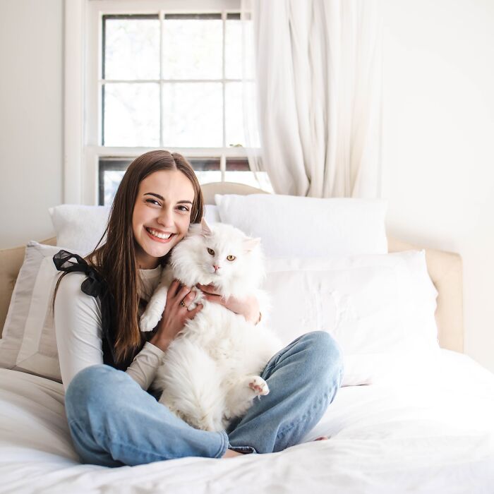 Meet Coop, A Cat Abandoned By His Owners Who Found His New Loving Family Meet Coop, A Cat Abandoned By His Owners Who Found His New Loving Family