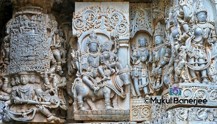 Intricate Sculptures Of Several Hindu Deities Adorning The Walls Of Hoysaleswara Temple, Halebidu, Karnataka, India