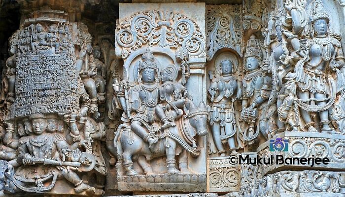 Intricate Sculptures Of Several Hindu Deities Adorning The Walls Of Hoysaleswara Temple, Halebidu, Karnataka, India