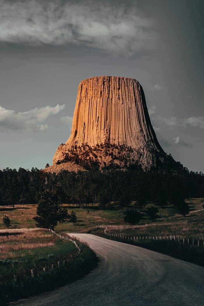 Devil’s Tower In Wyoming, USA Is A One-Of-A-Kind Natural Phenomenon With A Unique Story