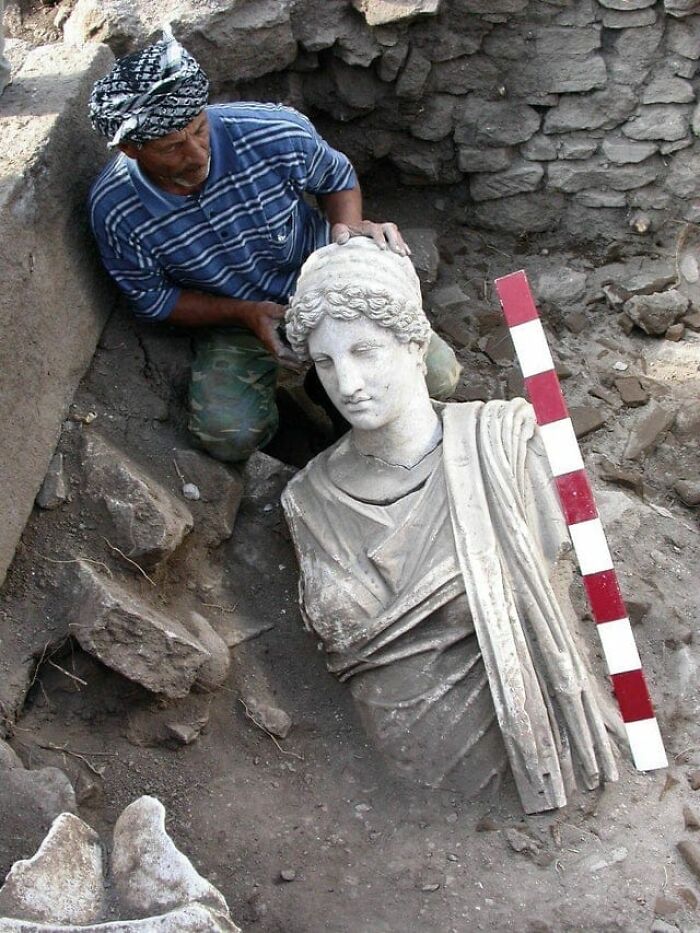 The Moment A Statue Of Hestia Was Discovered In 2017 In The Ruins Of Aigai In Turkey