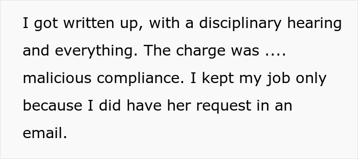 "Print Out The Internet? Yes Ma'am": Employee Shows Boss Just How Stupid Her Request Is By Following It To The Letter "Print Out The Internet? Yes Ma'am": Employee Shows Boss Just How Stupid Her Request Is By Following It To The Letter