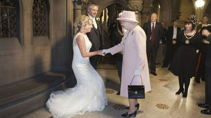 A British Couple Jokingly Invited Queen Elizabeth To Their 2012 Wedding And She Actually Showed Up