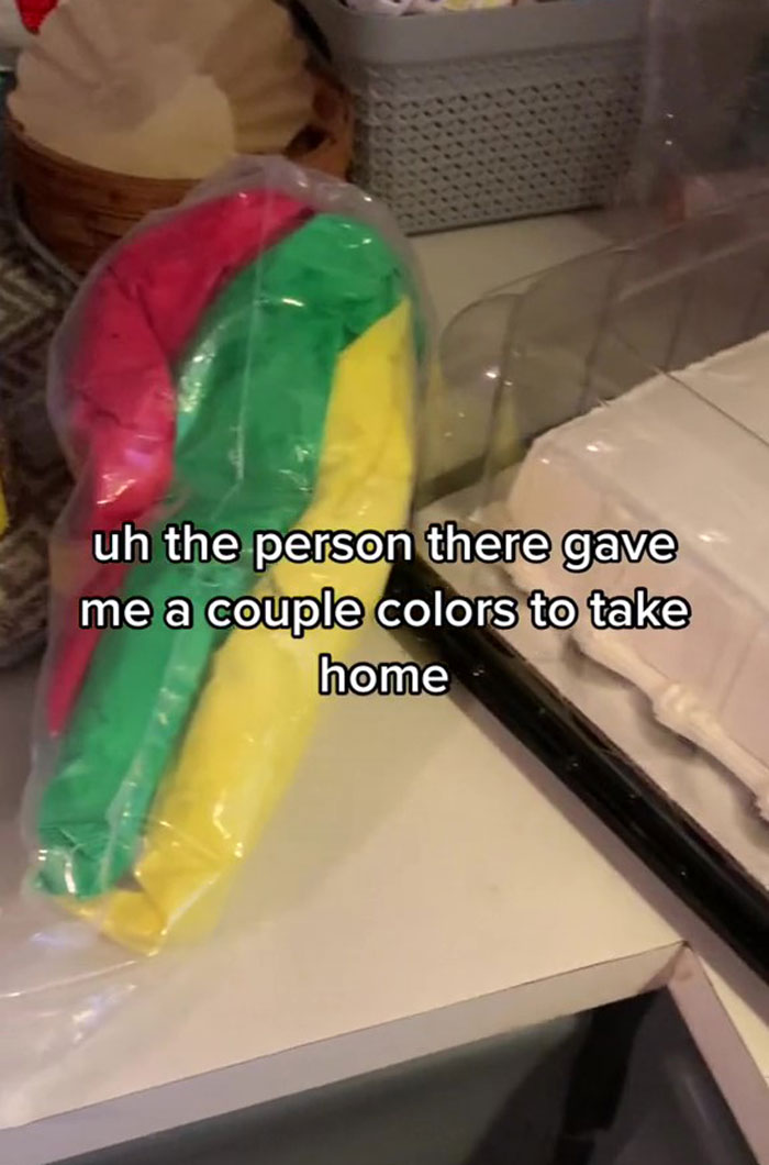 Costco Flat-Out Hands Woman Blank Cake, Supposedly Refusing To Color It As Per Her Order Due To Copyright, Expects Her To Just Accept It Costco Flat-Out Hands Woman Blank Cake, Supposedly Refusing To Color It As Per Her Order Due To Copyright, Expects Her To Just Accept It