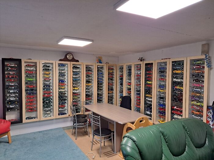 1/18 Car Collection. Startet 30 Years Ago. Around 240 Cars. 90% Second Hand Founds