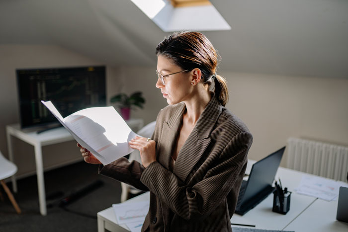 New Director Hosts A Meeting At 8 AM, Despite The Line Manager's Warnings Regarding The Process, Causing Production To Stall New Director Hosts A Meeting At 8 AM, Despite The Line Manager's Warnings Regarding The Process, Causing Production To Stall