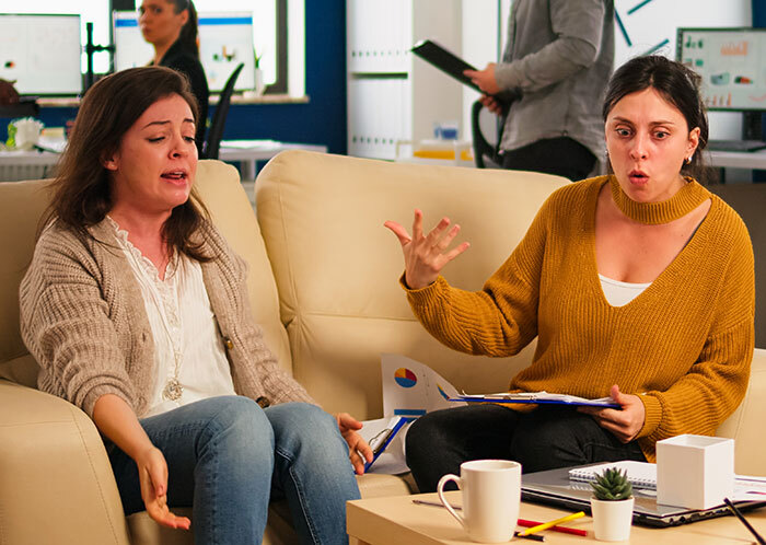 Entitled Mom Breaks Into Hysterics After Child-Free Coworker Refuses To Give Up Her Holiday, The Internet Applauds Entitled Mom Breaks Into Hysterics After Child-Free Coworker Refuses To Give Up Her Holiday, The Internet Applauds