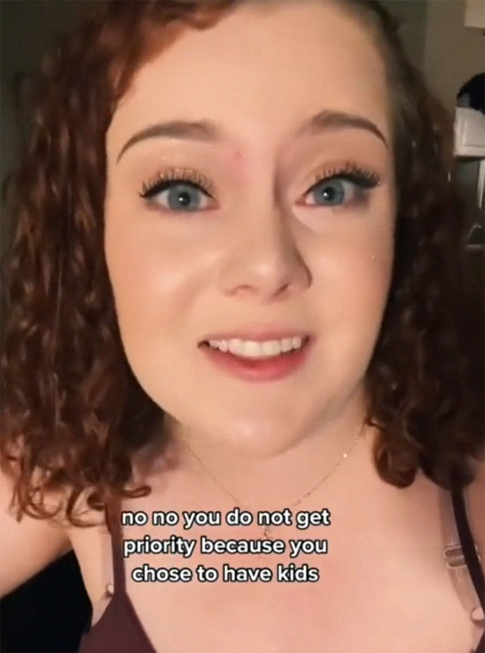 Entitled Mom Breaks Into Hysterics After Child-Free Coworker Refuses To Give Up Her Holiday, The Internet Applauds Entitled Mom Breaks Into Hysterics After Child-Free Coworker Refuses To Give Up Her Holiday, The Internet Applauds